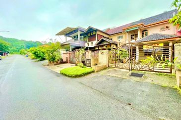 Jalan Suasana, Bandar Tun Hussein Onn