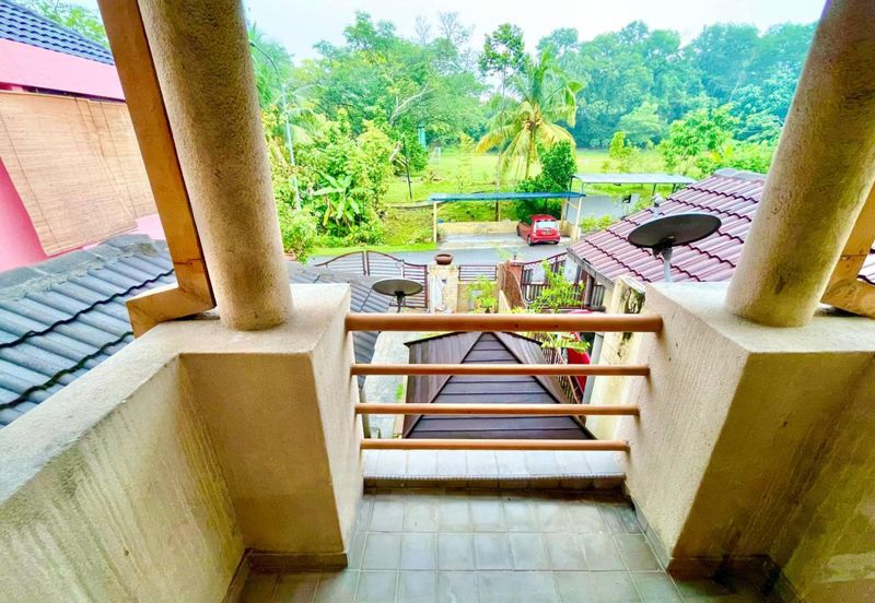 Jalan Suasana, Bandar Tun Hussein Onn