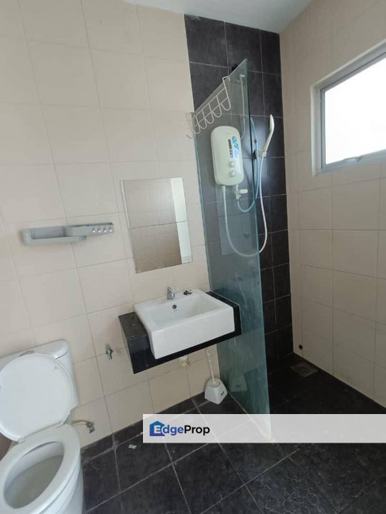 3 Storey Intermediate Bayu Heights 2, Taman Desa Serdang Balakong For Sale & Rent, Selangor, Seri Kembangan