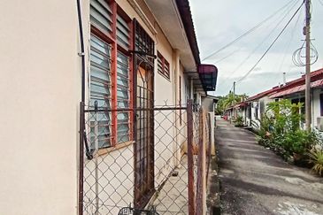 Taman Seroja, Bandar Baru Salak Tinggi