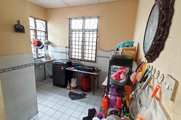 Taman Seroja, Bandar Baru Salak Tinggi