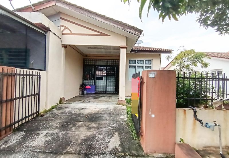 Taman Seroja, Bandar Baru Salak Tinggi