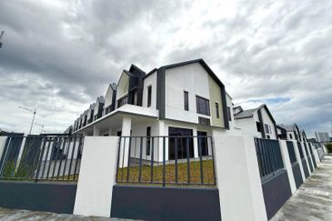 (CORNER LOT) DOUBLE STOREY TERRACE SERENIA ANIRA, SERENIA CITY KOTA WARISAN SEPANG