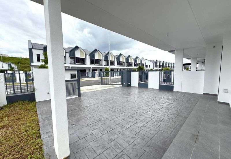 (CORNER LOT) DOUBLE STOREY TERRACE SERENIA ANIRA, SERENIA CITY KOTA WARISAN SEPANG