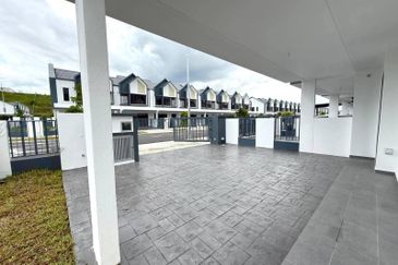 (CORNER LOT) DOUBLE STOREY TERRACE SERENIA ANIRA, SERENIA CITY KOTA WARISAN SEPANG