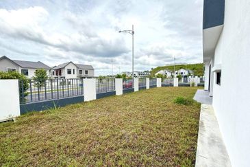 (CORNER LOT) DOUBLE STOREY TERRACE SERENIA ANIRA, SERENIA CITY KOTA WARISAN SEPANG