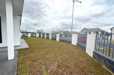 (CORNER LOT) DOUBLE STOREY TERRACE SERENIA ANIRA, SERENIA CITY KOTA WARISAN SEPANG