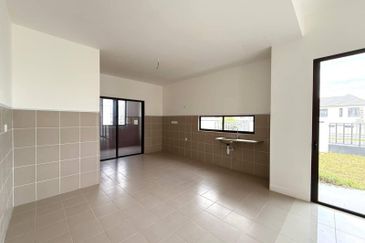 (CORNER LOT) DOUBLE STOREY TERRACE SERENIA ANIRA, SERENIA CITY KOTA WARISAN SEPANG