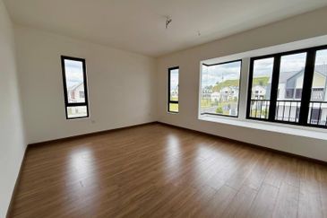 (CORNER LOT) DOUBLE STOREY TERRACE SERENIA ANIRA, SERENIA CITY KOTA WARISAN SEPANG