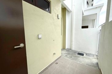 (CORNER LOT) DOUBLE STOREY TERRACE SERENIA ANIRA, SERENIA CITY KOTA WARISAN SEPANG
