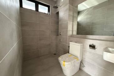 (CORNER LOT) DOUBLE STOREY TERRACE SERENIA ANIRA, SERENIA CITY KOTA WARISAN SEPANG