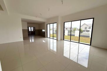 (CORNER LOT) DOUBLE STOREY TERRACE SERENIA ANIRA, SERENIA CITY KOTA WARISAN SEPANG
