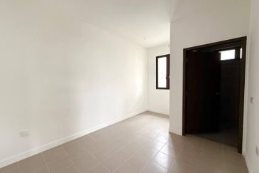 (CORNER LOT) DOUBLE STOREY TERRACE SERENIA ANIRA, SERENIA CITY KOTA WARISAN SEPANG