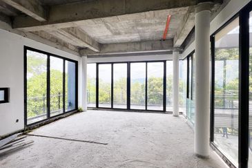 MODERN BUNGALOW COUNTRY HEIGHTS DAMANSARA WITH INFINITY POOL