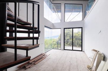 MODERN BUNGALOW COUNTRY HEIGHTS DAMANSARA WITH INFINITY POOL