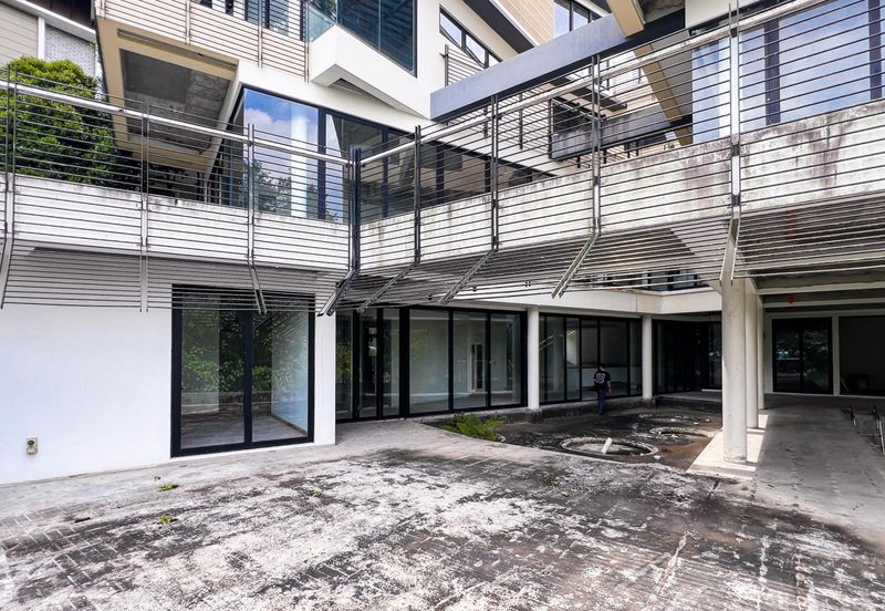 MODERN BUNGALOW COUNTRY HEIGHTS DAMANSARA WITH INFINITY POOL