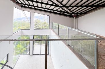 MODERN BUNGALOW COUNTRY HEIGHTS DAMANSARA WITH INFINITY POOL