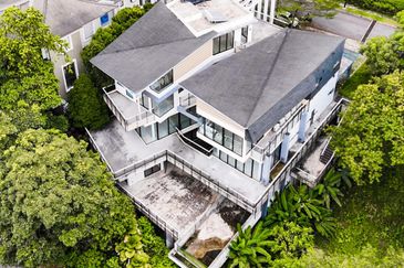 MODERN BUNGALOW COUNTRY HEIGHTS DAMANSARA WITH INFINITY POOL