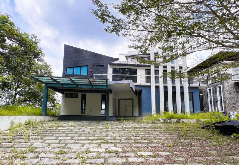 MODERN BUNGALOW COUNTRY HEIGHTS DAMANSARA WITH INFINITY POOL