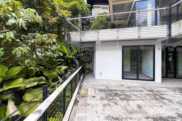 MODERN BUNGALOW COUNTRY HEIGHTS DAMANSARA WITH INFINITY POOL