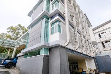 3.5 STOREY BUNGALOW - COUNTRY HEIGHTS DAMANSARA