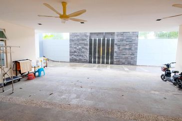 3.5 STOREY BUNGALOW - COUNTRY HEIGHTS DAMANSARA