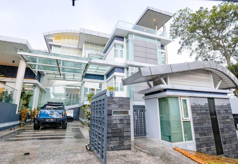 3.5 STOREY BUNGALOW - COUNTRY HEIGHTS DAMANSARA