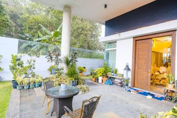 3.5 STOREY BUNGALOW - COUNTRY HEIGHTS DAMANSARA