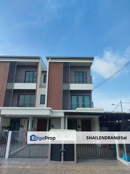 1.5 - Storey Puchong Putra Perdana (Townhouse Upper Floor Endlot) Partially Furnished For Rent, Selangor, Puchong
