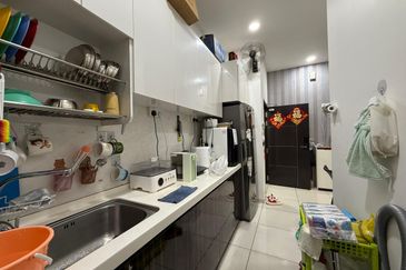 D'Summit Residences @ Kempas Utama