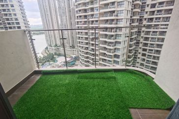 Baypoint @ Country Garden Danga Bay