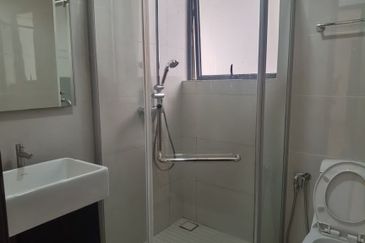 Baypoint @ Country Garden Danga Bay