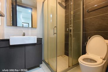 Baypoint @ Country Garden Danga Bay