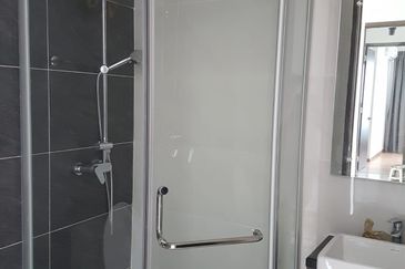 Baypoint @ Country Garden Danga Bay