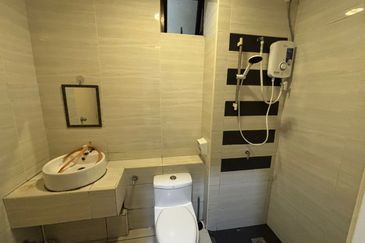 D'Summit Residences @ Kempas Utama