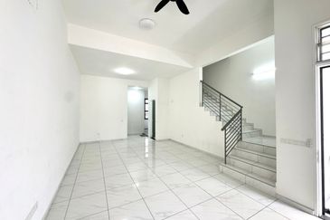 Bukit Indah Avenue 26 @ Villosa