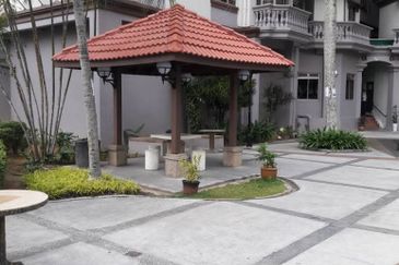 Dwi Mahkota Condominium