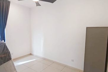 The M @ Medini Macrolink