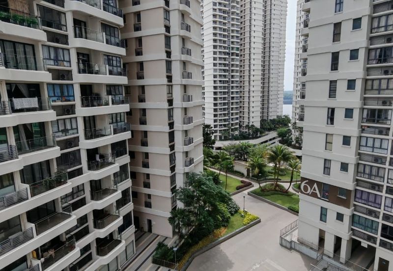 Baypoint @ Country Garden Danga Bay