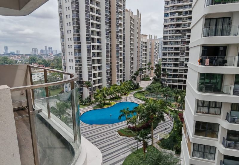 Baypoint @ Country Garden Danga Bay