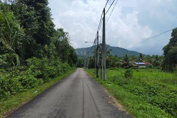 Tanah 3.3 Ekar Tepi Jalan Besar Di Serting Ulu, Jempol Negeri Sembilan