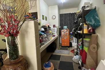 ANGGERIK COURT APARTMENT (PUTRA NILAI)