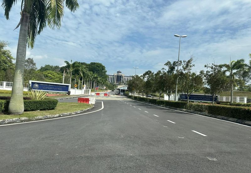 ANGGERIK COURT APARTMENT (PUTRA NILAI)