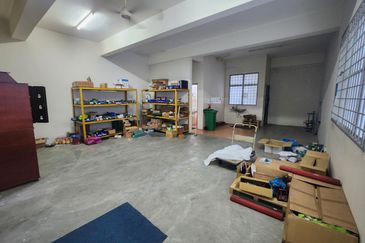 Putra Mahkota, Putra Heights - End-Lot Ground Floor Shop Lot to Let