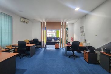 Putra Mahkota, Putra Heights - End-Lot Ground Floor Shop Lot to Let