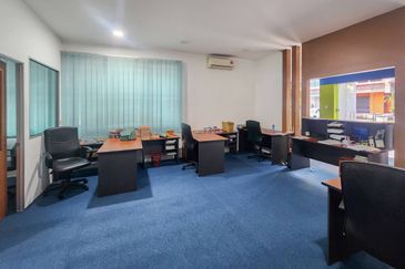 Putra Mahkota, Putra Heights - End-Lot Ground Floor Shop Lot to Let