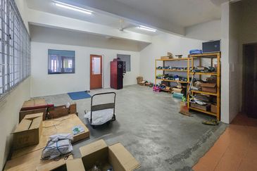 Putra Mahkota, Putra Heights - End-Lot Ground Floor Shop Lot to Let