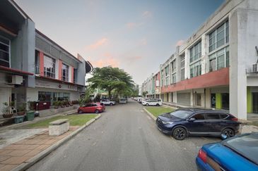 Putra Mahkota, Putra Heights - End-Lot Ground Floor Shop Lot to Let