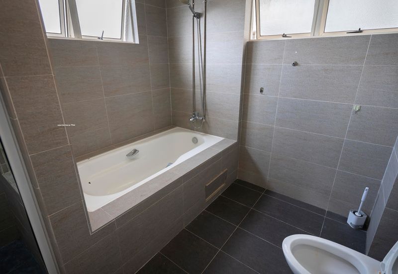 Bungaraya Kondominium, Saujana Subang