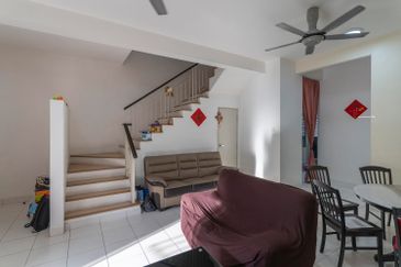 Saron @Bandar Bukit Raja